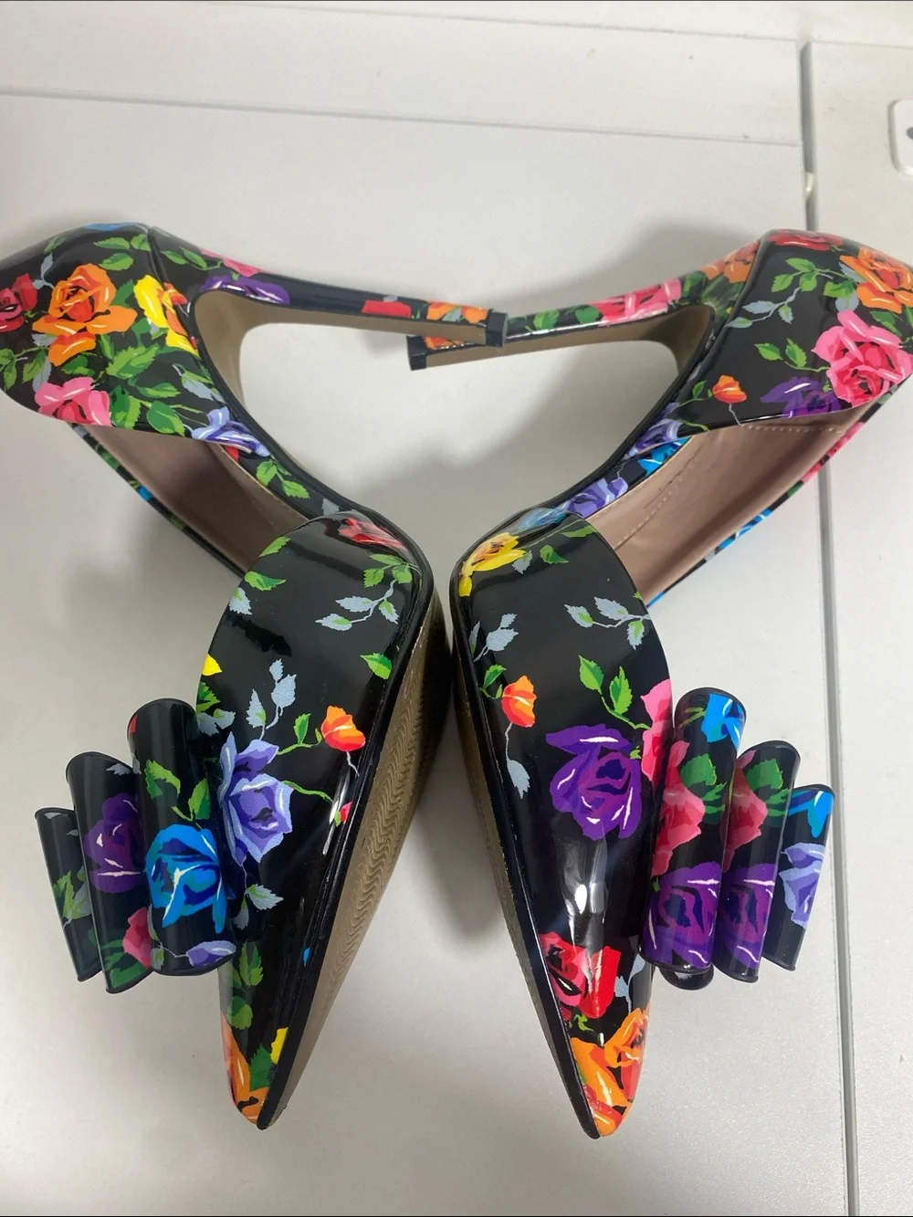 Betsey Johnson Black Patent Floral Pointed-Toe Bow Heels Size 8.5